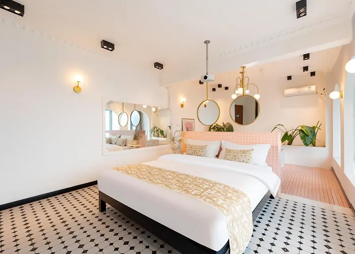 Lsles Designer River View B&B