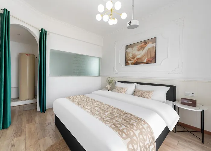 Lsles Designer River View B&B