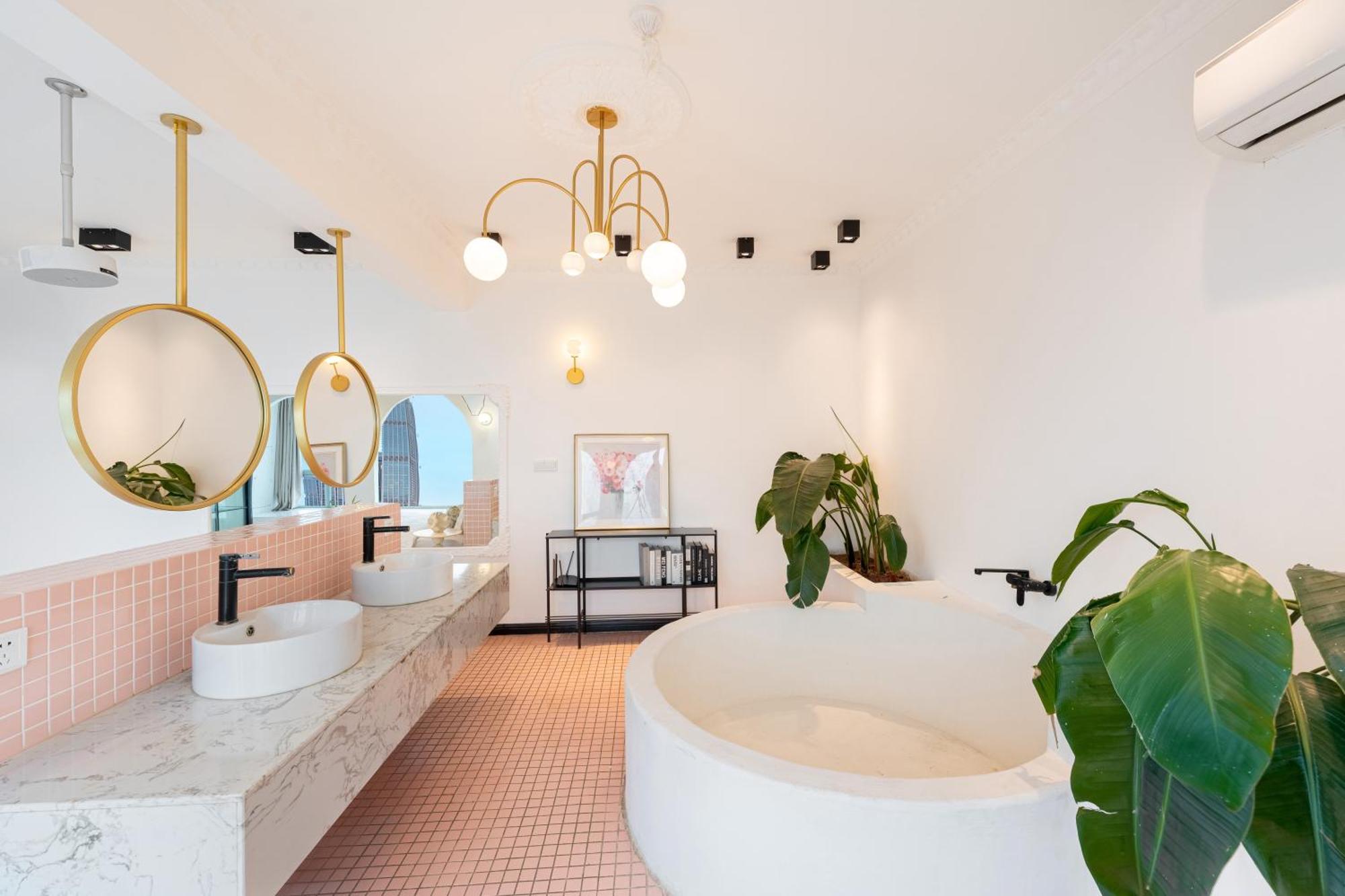 Lsles Designer River View Apartment